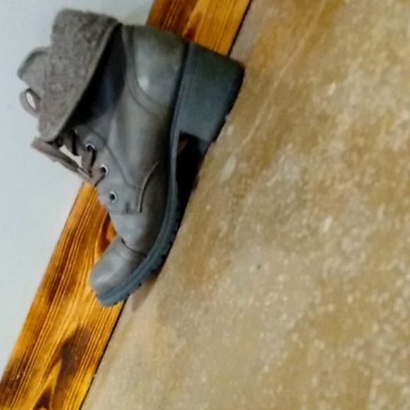 Roxy - Picture 2 of 4